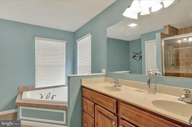 10 AUSTIN DR, Robesonia, PA 19551