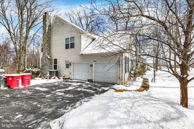 10 AUSTIN DR, Robesonia, PA 19551