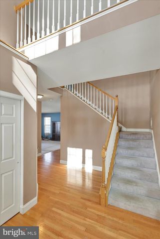 10 AUSTIN DR, Robesonia, PA 19551