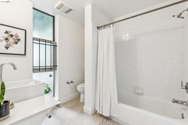 1255 Pine St, Oakland, CA 94607