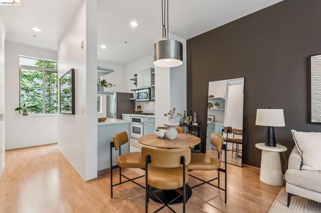 1255 Pine St, Oakland, CA 94607