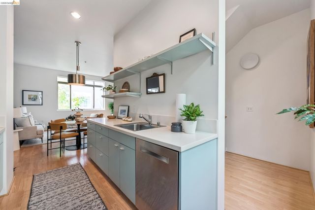 1255 Pine St, Oakland, CA 94607