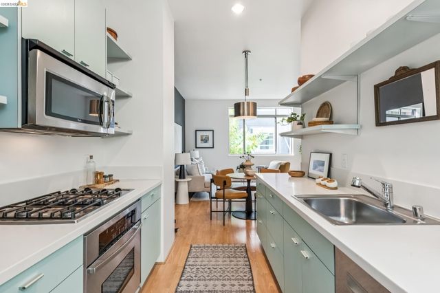 1255 Pine St, Oakland, CA 94607