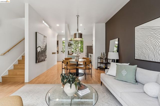 1255 Pine St, Oakland, CA 94607