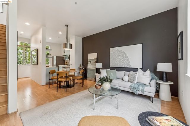 1255 Pine St, Oakland, CA 94607