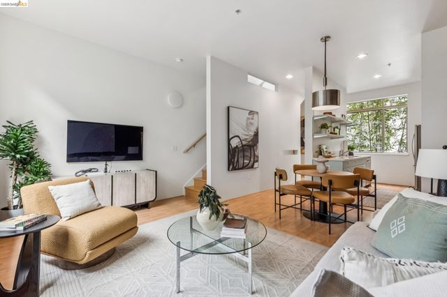 1255 Pine St, Oakland, CA 94607