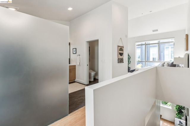 1255 Pine St, Oakland, CA 94607