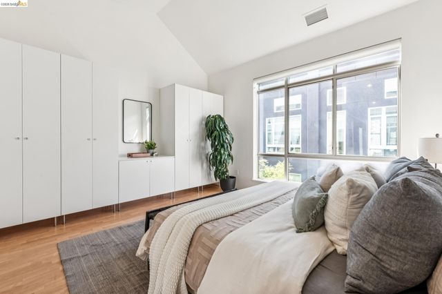 1255 Pine St, Oakland, CA 94607