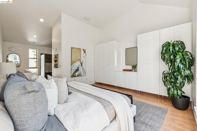 1255 Pine St, Oakland, CA 94607