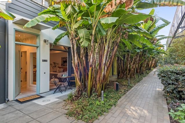 1255 Pine St, Oakland, CA 94607
