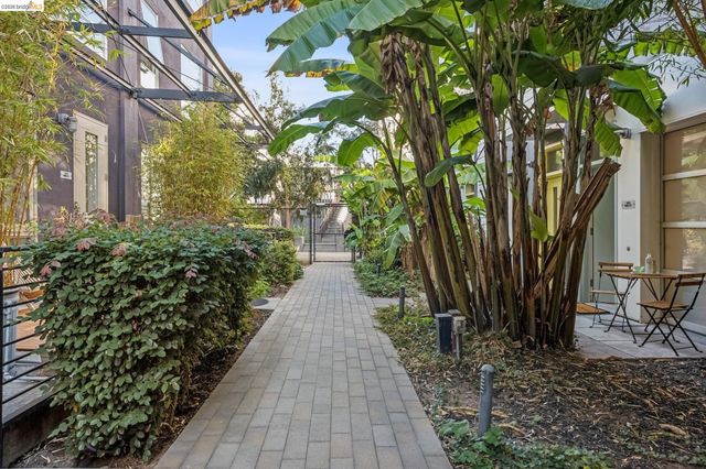 1255 Pine St, Oakland, CA 94607