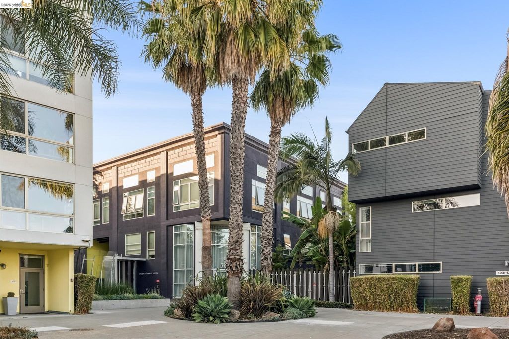 1255 Pine St, Oakland, CA 94607