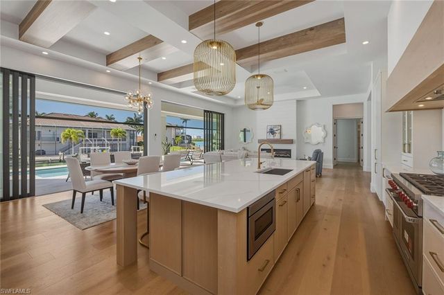 810 Elm CT, Marco Island, FL 34145