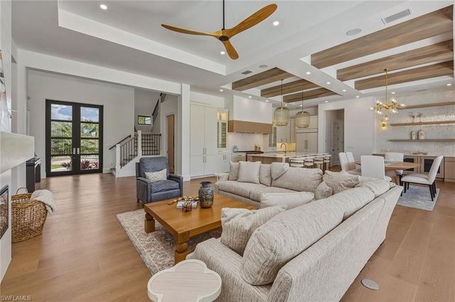 810 Elm CT, Marco Island, FL 34145