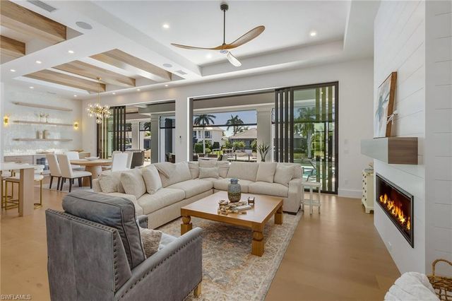 810 Elm CT, Marco Island, FL 34145