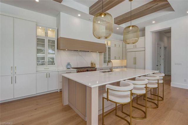 810 Elm CT, Marco Island, FL 34145