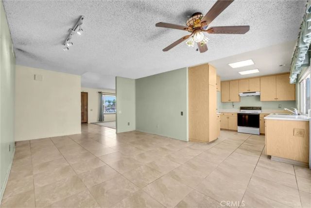896 N Arrowhead, Rialto, CA 92376