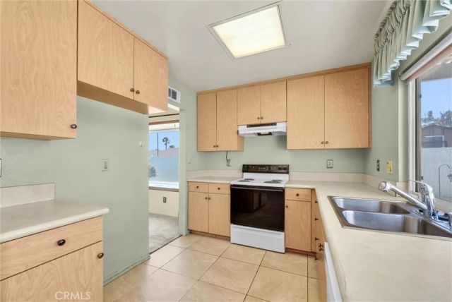 896 N Arrowhead, Rialto, CA 92376