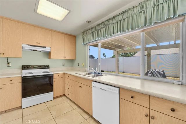 896 N Arrowhead, Rialto, CA 92376