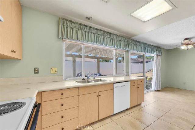 896 N Arrowhead, Rialto, CA 92376