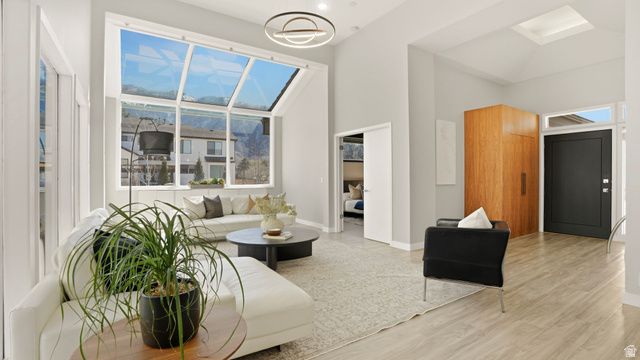 1 QUIETWOOD LN, Sandy, UT 84092