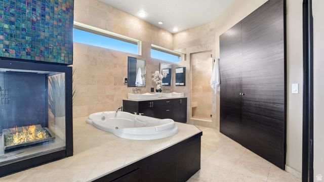 1 QUIETWOOD LN, Sandy, UT 84092