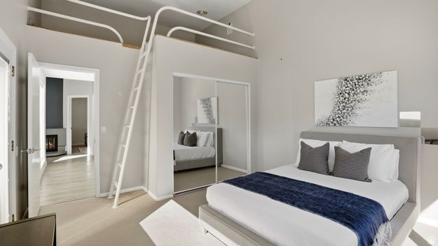 1 QUIETWOOD LN, Sandy, UT 84092