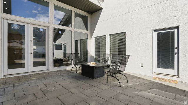 1 QUIETWOOD LN, Sandy, UT 84092