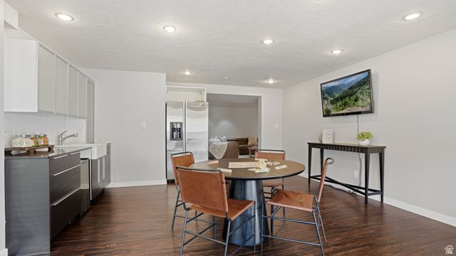 1 QUIETWOOD LN, Sandy, UT 84092