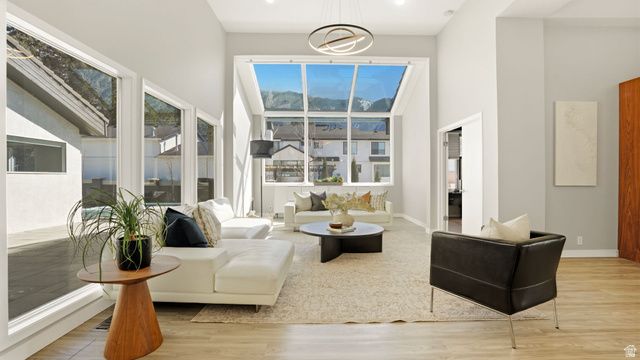 1 QUIETWOOD LN, Sandy, UT 84092