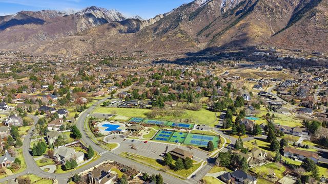 1 QUIETWOOD LN, Sandy, UT 84092