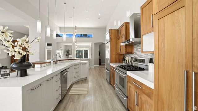 1 QUIETWOOD LN, Sandy, UT 84092