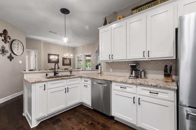 603 Renaldo Street, Dickinson, TX 77539