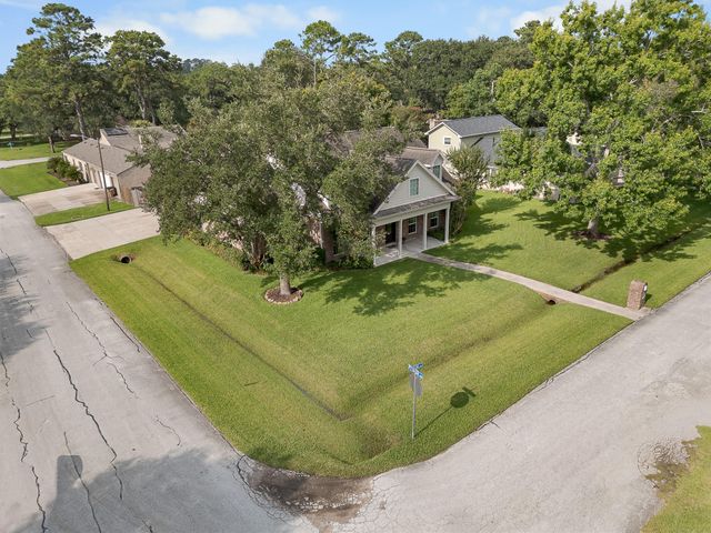 603 Renaldo Street, Dickinson, TX 77539