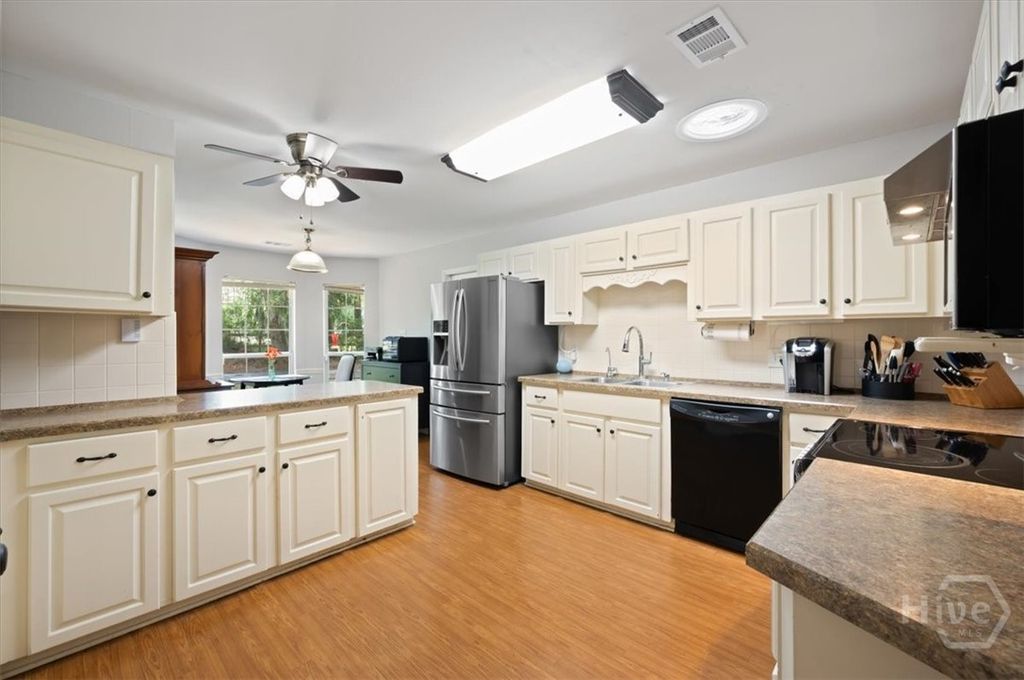 Image 7 of property listing at 22651 Ga Highway 144, Richmond Hill, GA 31324