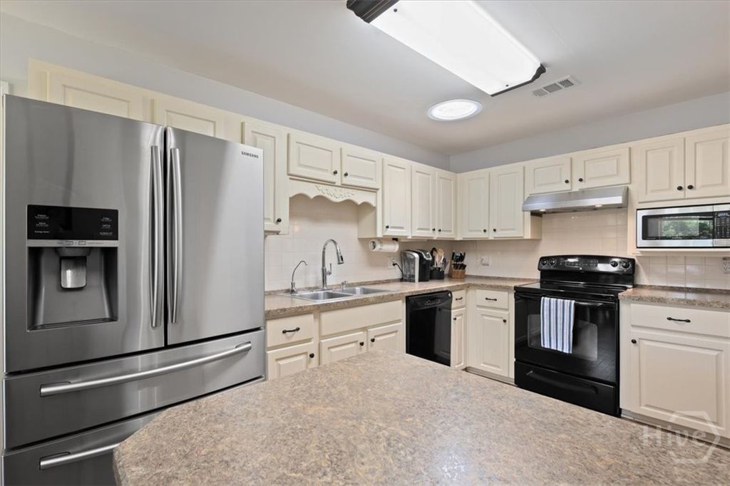 Image 9 of property listing at 22651 Ga Highway 144, Richmond Hill, GA 31324