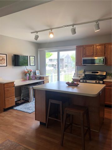135 Spring Hill Road, Portsmouth, RI 02871