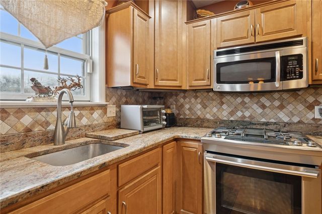 144 Valley Fields Dr, Plum Boro, PA 15239