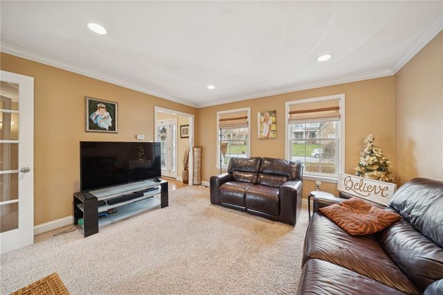 144 Valley Fields Dr, Plum Boro, PA 15239