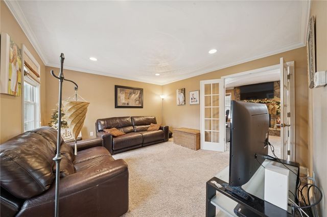 144 Valley Fields Dr, Plum Boro, PA 15239