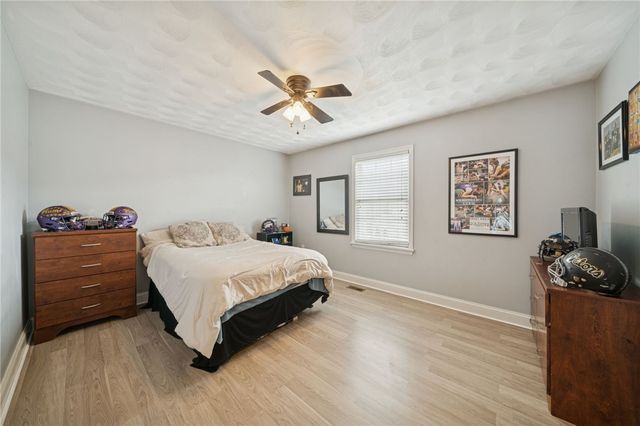 144 Valley Fields Dr, Plum Boro, PA 15239