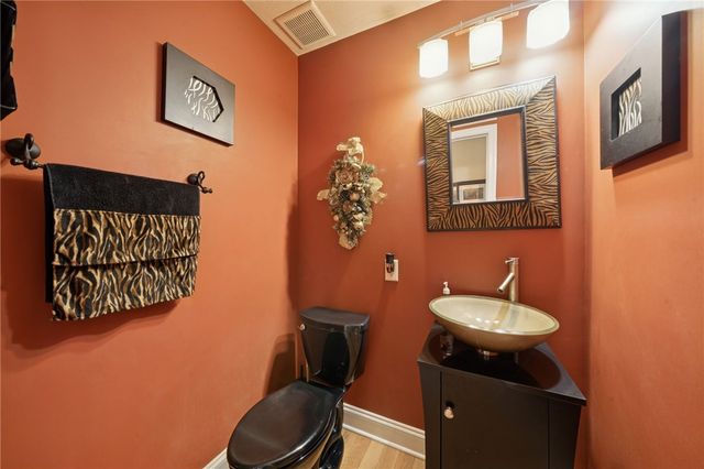 144 Valley Fields Dr, Plum Boro, PA 15239