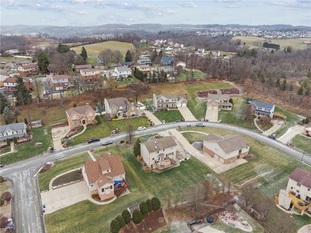 144 Valley Fields Dr, Plum Boro, PA 15239