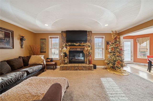 144 Valley Fields Dr, Plum Boro, PA 15239