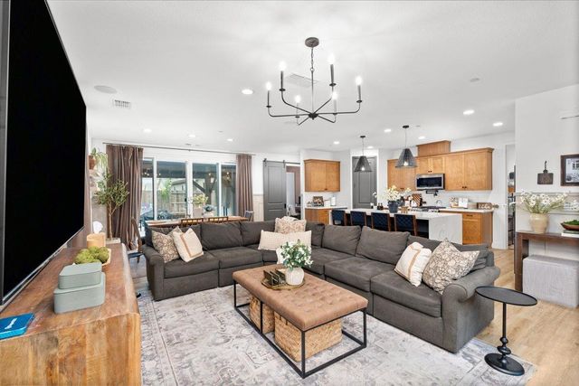 2115 Enchantment Dr., Manteca, CA 95337