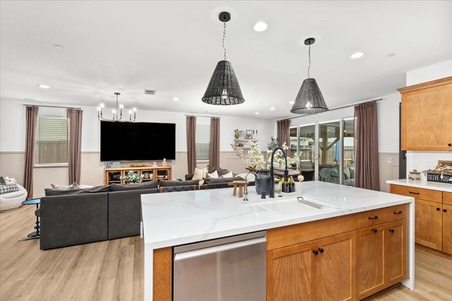 2115 Enchantment Dr., Manteca, CA 95337