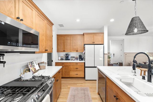 2115 Enchantment Dr., Manteca, CA 95337