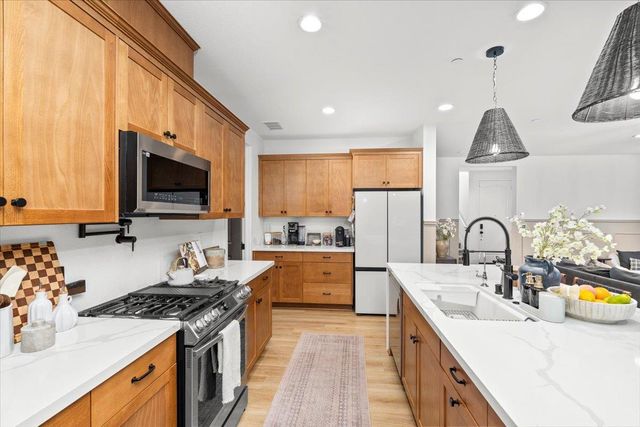 2115 Enchantment Dr., Manteca, CA 95337