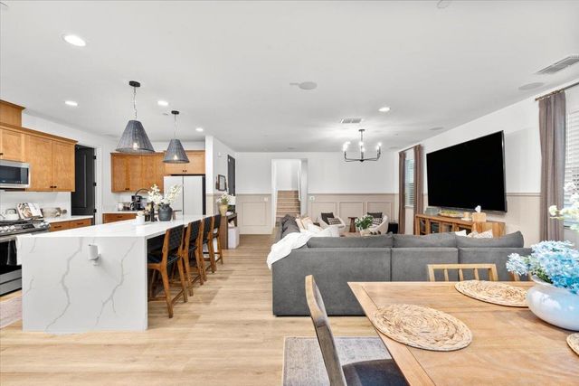 2115 Enchantment Dr., Manteca, CA 95337