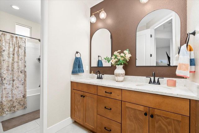 2115 Enchantment Dr., Manteca, CA 95337